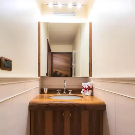 Heart - Patio Parking Ac Wif * チヴィタノーヴァ・マルケ