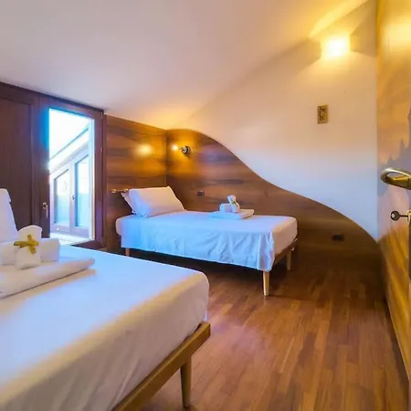 Heart - Patio Parking Ac Wif